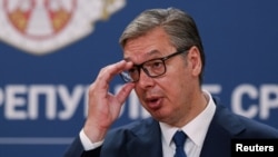 Vučić od NATO-a zatražio da se zaustavi povlačenje KFORA sa mosta na Ibru