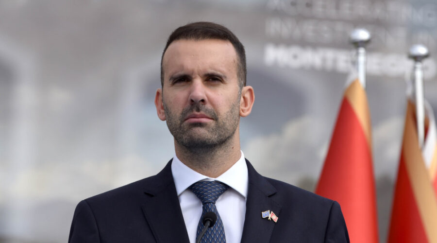 DNP poručio rezervistima PES: “Vučić je vrhovni komandant desetaru Spajiću”