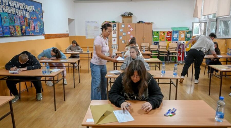Mala matura za osmake koji nisu polagali u junu, danas test iz srpskog