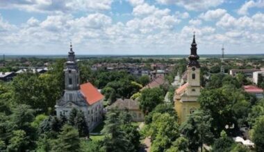 Dva hrama u Vrbasu, simbolig grada, povezana skrivenim satnim mehanizmom