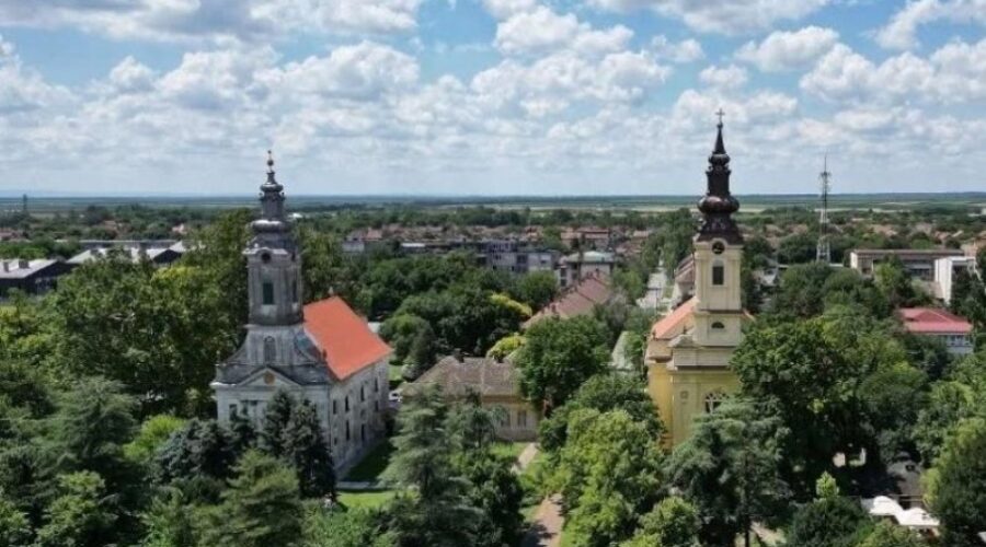 Dva hrama u Vrbasu, simbolig grada, povezana skrivenim satnim mehanizmom