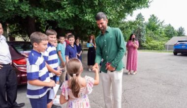Susret koji će dugo pamtiti najmlađi u crkvi u Sinsinatiju kada ih posetio Novak Đoković | Srpska dijaspora