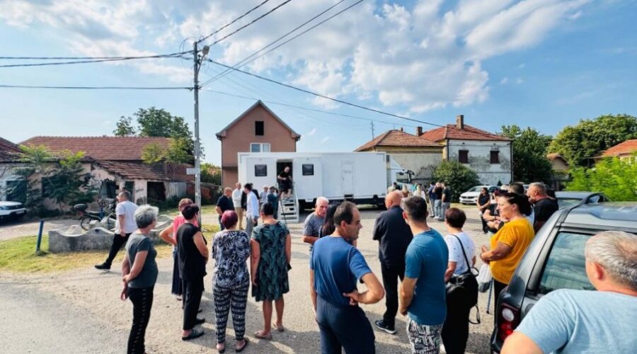 Mobilna apoteka stigla u niška sela, Vrtište bilo prva stanica (FOTO)