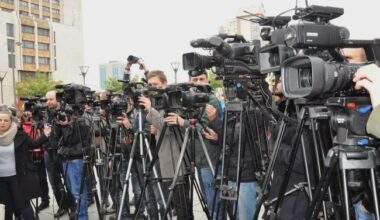 NUNS: Identifikovati i procesuirati osobe koje su udaljile novinare sa Vučićevog skupa u Kraljevu