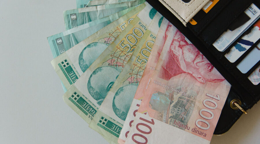 Prosečna plata u junu bila 120.000 dinara, polovina zaposlenih radila za manje od 95.000