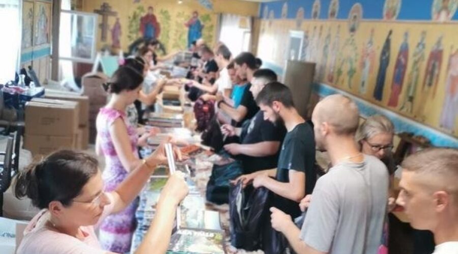 Dobrotvorna ustanova Eparhije bačke darivala višedetne porodice i samohrane roditelje