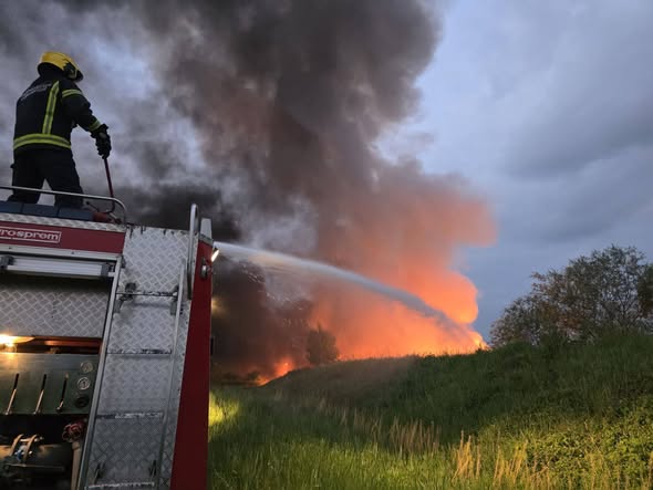 Veliki požar i kod Vranja: Izgorela vikendica, evakuisana nepokretna osoba