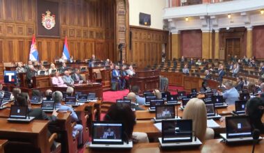 Drugi dan rada Skupštine obeležile polemike o podelama u društvu, požarima i pomoći građanima