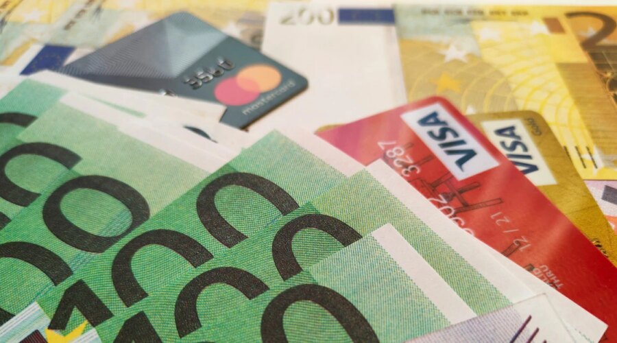 NBS: Broj kupovina platnim karticama u Srbiji više nego udvostručen u prethodnih pet godina