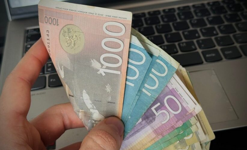 Prosečna plata u junu u Srbiji bila 120.000 dinara, polovina zaposlenih radila za manje od 95.000