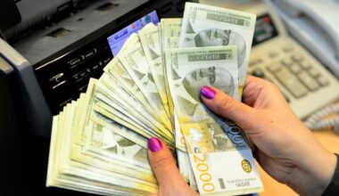 Srednji kurs dinara za evro u četvrtak 117,3865 dinara