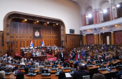 Skupština Srbije nastavlja raspravu po amandmanima na tačke dnevnog reda