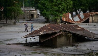 Više od 1.300 ljudi nestalo u poplavama u Nepalu i Tibetu