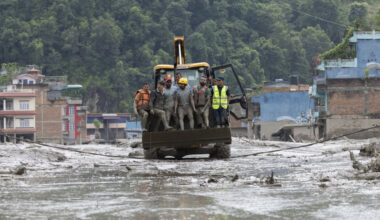 Broj poginulih u poplavama u Nepalu povećan na 332