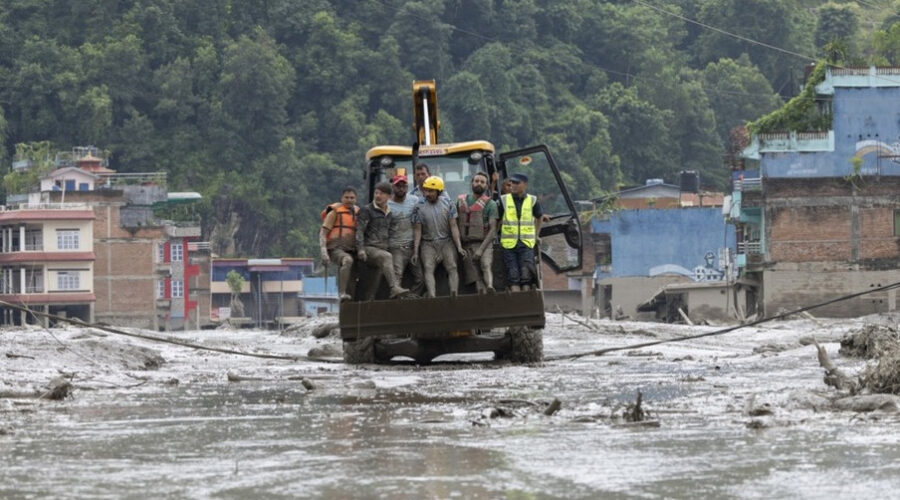 Broj poginulih u poplavama u Nepalu povećan na 332