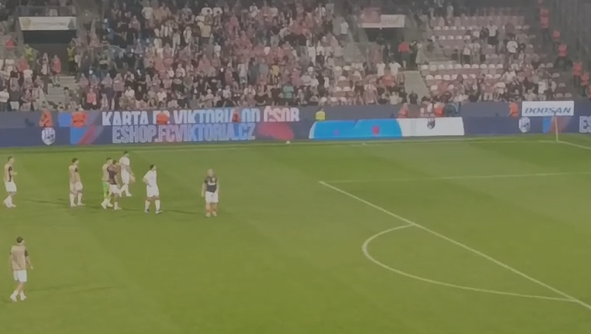 Delije oterale fudbalere Zvezde posle petarde! Nestvarne scene u Češkoj! (video)