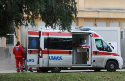 Saobraćajna nesreća u Beogradu tokom noći, jedna osoba lakše povređena