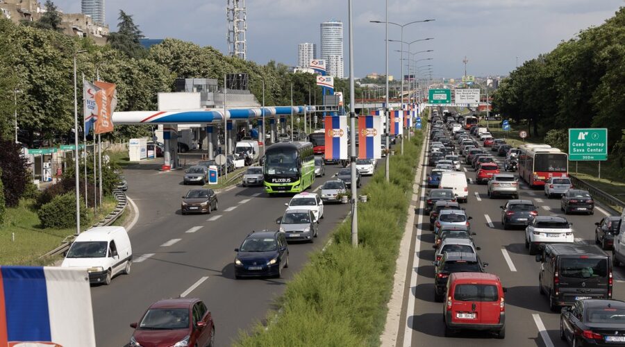AMSS: Gužve na putevima zbog završetka letnjih odmora, čekanje na nekoliko graničnih prelaza