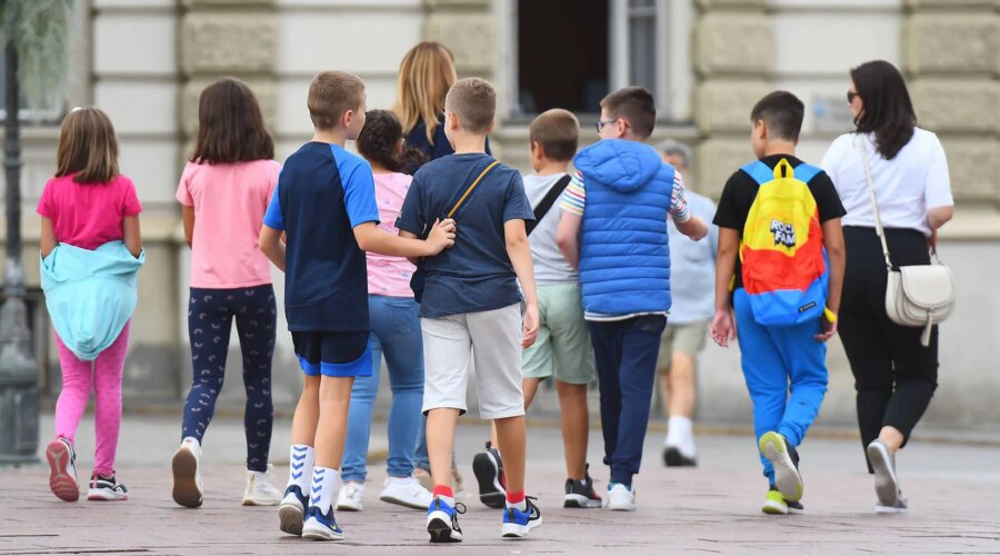 Agencija: Da roditelji, uoči početka školske godine, pripreme decu za bezbedno učešće u saobraćaju