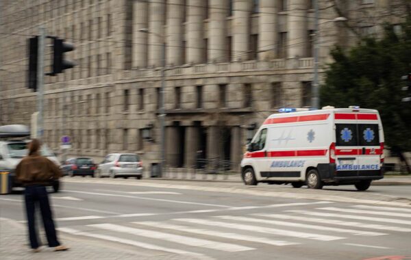 Dve saobraćajke tokom noći u Beogradu: Hitna pomoć intervenisala 104 puta
