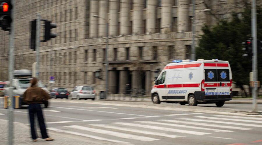 Dve saobraćajke tokom noći u Beogradu: Hitna pomoć intervenisala 104 puta