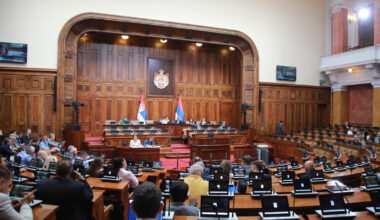 Nastavljena vanredna sednica Skupštine Srbije: Opozicija i Mali polemišu o projektu “Beograd na vodi”