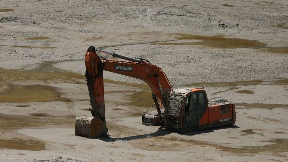 bager u Nepalu posle poplave 