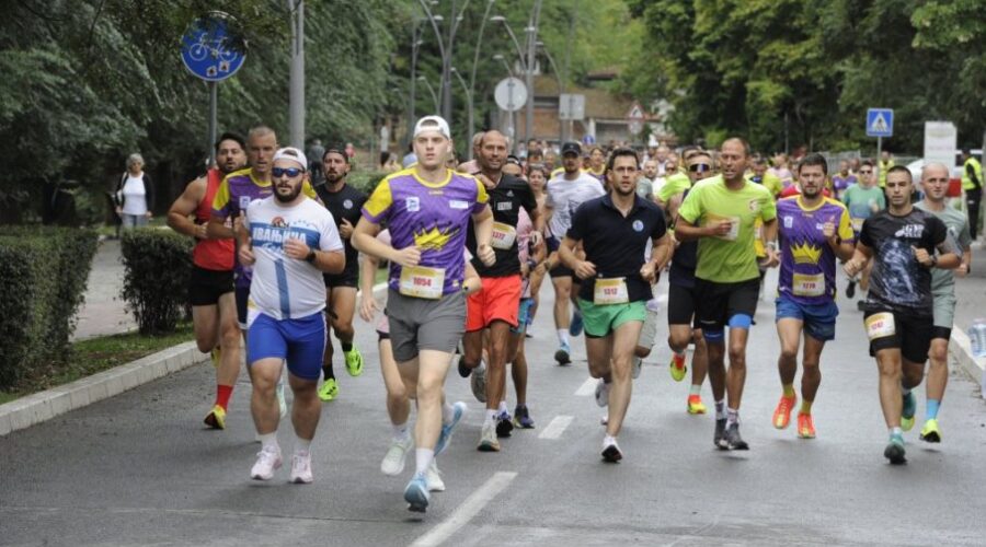 Završne pripreme za uličnu atletsku trku u Kraljevu