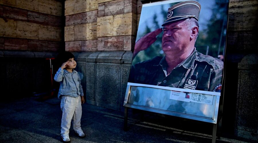 Spomenik Ratka Mladića je – Republika Srpska