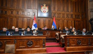 Poslanici raspravljaju po amandmanima na izmene zakona “svoj na svome”