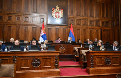 Poslanici raspravljaju po amandmanima na izmene zakona “svoj na svome”