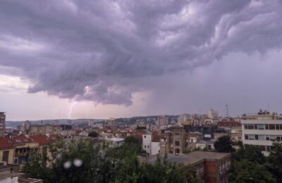 RHMZ objavio upozorenje na grmljavinske nepogode i olujni vetar