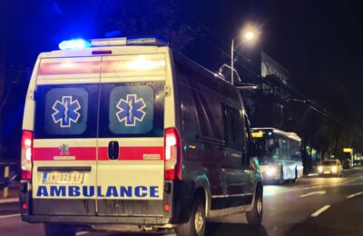 Teška saobraćajka u Beogradu: Mladić (21) teško povređen u udesu u Vojvode Stepe hitno prevezen u Urgentni centar
