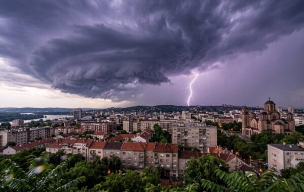 Temperatura do 24°C, a onda sledi olujni preokret i potpuni potop