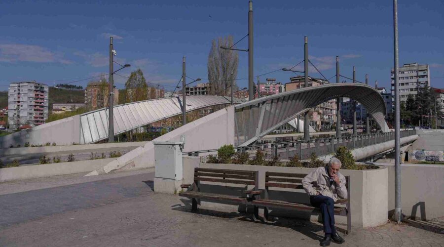 Načelnik štaba Kfora u poseti toj jedinici u Mitrovici, most na Ibru i dalje zatvoren za vozila