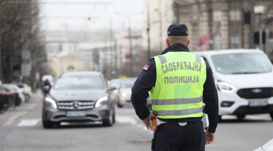 Počinje škola, počinje i veći oprez u saobraćaju: Kako decu pripremiti za bezbedan put do škole?