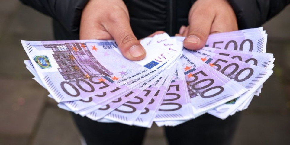 Novac stiže za 4 znaka: Evo ko će dobiti pare do 5. septembra, a jedan znak treba da igra igre na sreću