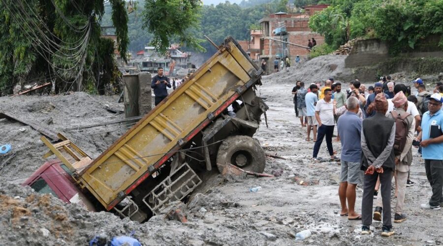 „To je trenutno naš nacionalni prioritet“: Preživeli u Nepalu i Kini stižu do sigurnih područja, čekaju se vesti o oko 3.000 nestalih