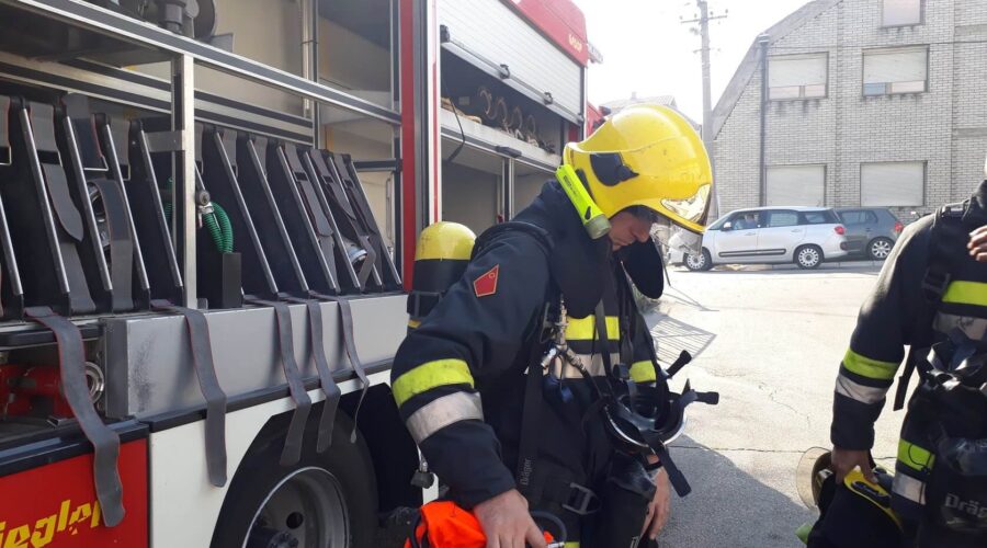 Potpuno ugašen veliki požar u Slišanu: Evakuisano osam ljudi, od vatre odbranjeno oko 40 kuća