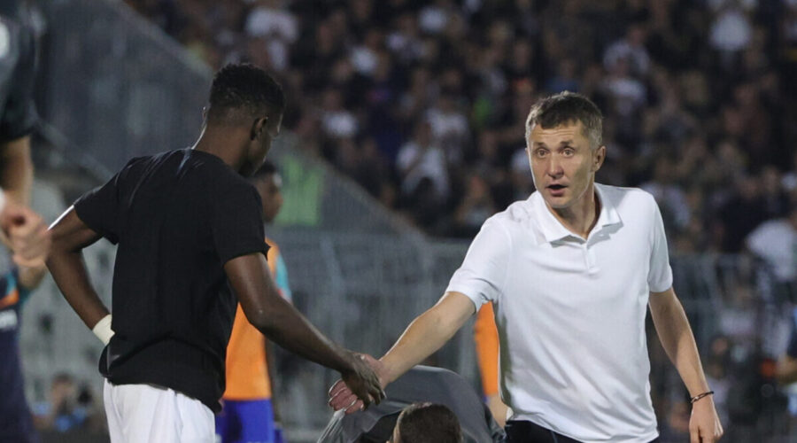 Saša Ilić potvrdio da ostaje na klupi crno-belih: “Nastavljamo dalje, podrška me obavezuje da ostanem trener Partizana”