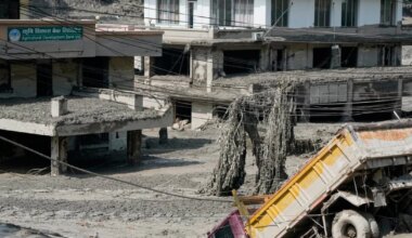 Povećao se broj poginulih u bujičnim poplavama u Nepalu na 788