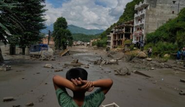 Više od 900 mrtvih u poplavama u Nepalu i na Tibetu, hiljade ljudi nestale