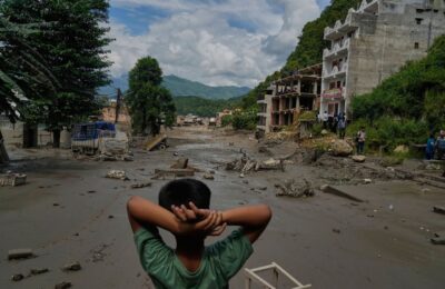 Više od 900 mrtvih u poplavama u Nepalu i na Tibetu, hiljade ljudi nestale
