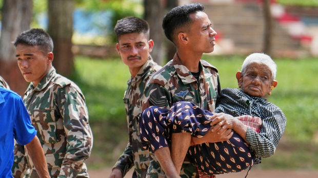 Nagli porast broja nestalih u Nepalu – traga se za više od 4.200 ljudi, stotine radnika zarobljeno u tunelima