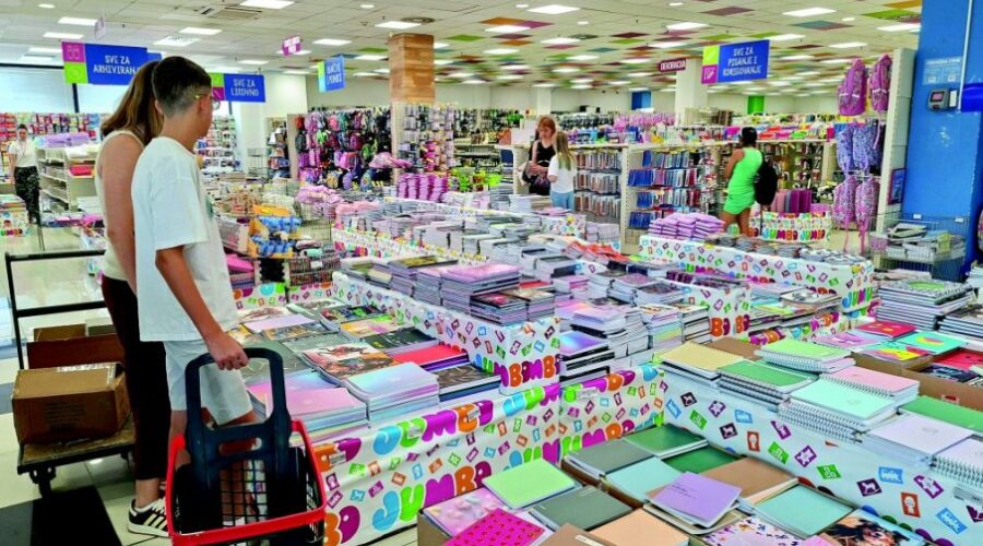 Za opremanje đaka i do 30.000 dinara