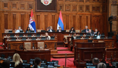Skupština usvojila zakon o pomoći građanima: Počinje isplata od 6.000 do 35.000 dinara