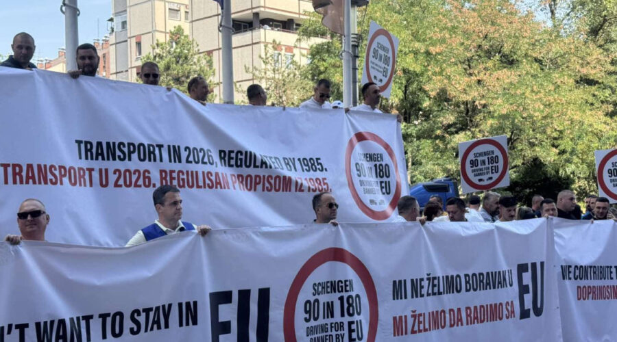 (Foto) Prevoznici u Srbiji i regionu prete blokadom terminala sa EU: “Naši vozači nisu migranti, ni teroristi”