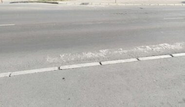 Neobeleženi pešački, automobili na trotoarima i prljava igrališta