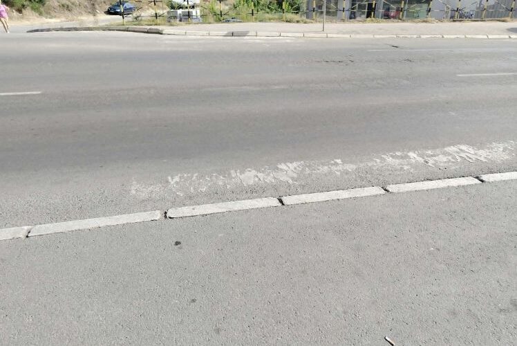 Neobeleženi pešački, automobili na trotoarima i prljava igrališta