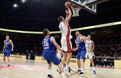Srbija savladala Italiju u Pezaru i napravila korak ka Mundobasketu